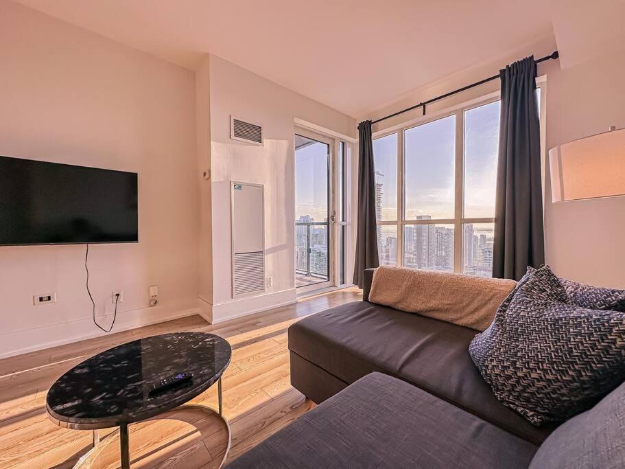 Elegant Suites - City Views, Lake View, Free Parking Toronto Esterno foto